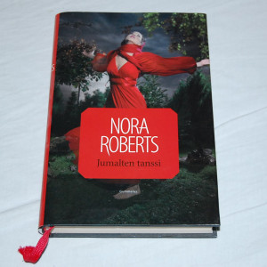 Nora Roberts Jumalten tanssi